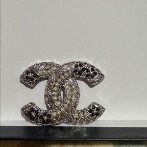 1x Chic Gold and Pearl Floral Brooch